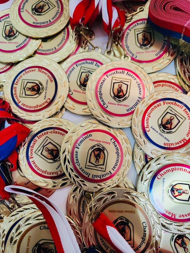 Custom Medal 2 1/2 - Gold or Silver (Ribbon Included)